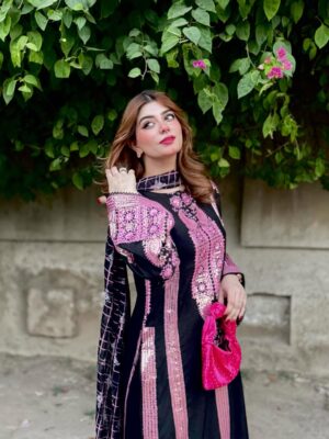 Arooj Fatimah Instagram - Outfit customise : @arooj_collection2
.
.
Heels: @sheinofficial
.
.
#foryou #foryoupage