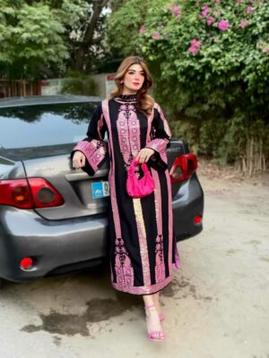 Arooj Fatimah Instagram - Outfit customise : @arooj_collection2
.
.
Heels: @sheinofficial
.
.
#foryou #foryoupage