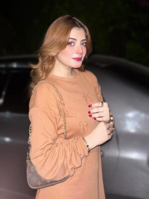 Arooj Fatimah Instagram - 🤎💫🌌🌙
Outfit: @arooj_collection2
.
.
.
.
Lenses : @freshtone.pk