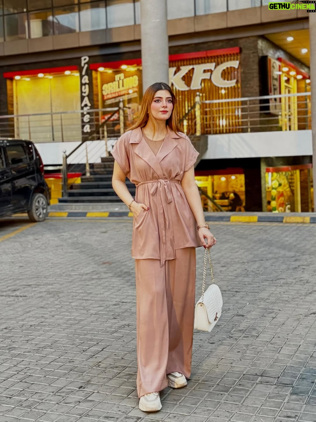 Arooj Fatimah - 3 Likes - Outfit: @arooj_collection2 
.
.
.
.
Lenses: @freshtone.pk