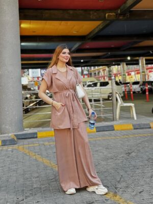 Arooj Fatimah Instagram - Outfit: @arooj_collection2
.
.
.
.
Lenses: @freshtone.pk