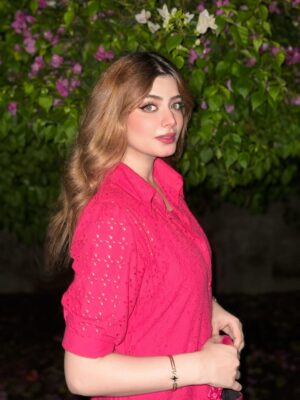 Arooj Fatimah Instagram - Outfit: @arooj_collection2 🌸
.
.
.
.
#foryou #foryoupage