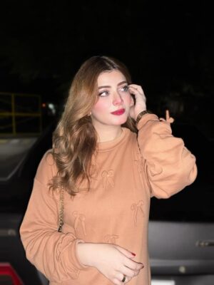 Arooj Fatimah Instagram - 🤎💫🌌🌙
Outfit: @arooj_collection2
.
.
.
.
Lenses : @freshtone.pk