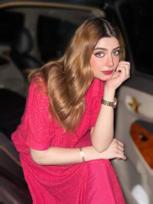 Arooj Fatimah Instagram - Outfit: @arooj_collection2 🌸
.
.
.
.
#foryou #foryoupage