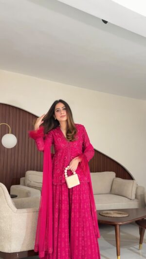 Arpita Gupta Instagram - cant get over how insanely beautiful this outfit from @ridhimehraofficial is 🩷🥹
@dipublicrelations @roshiijain
