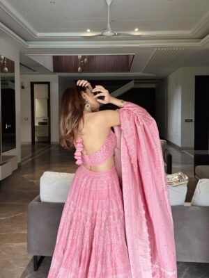 Arpita Gupta Instagram - Desi barbiecore 🩷
Wearing @safaaworldofficial
📍 @luxmontagefarm.chattarpur
