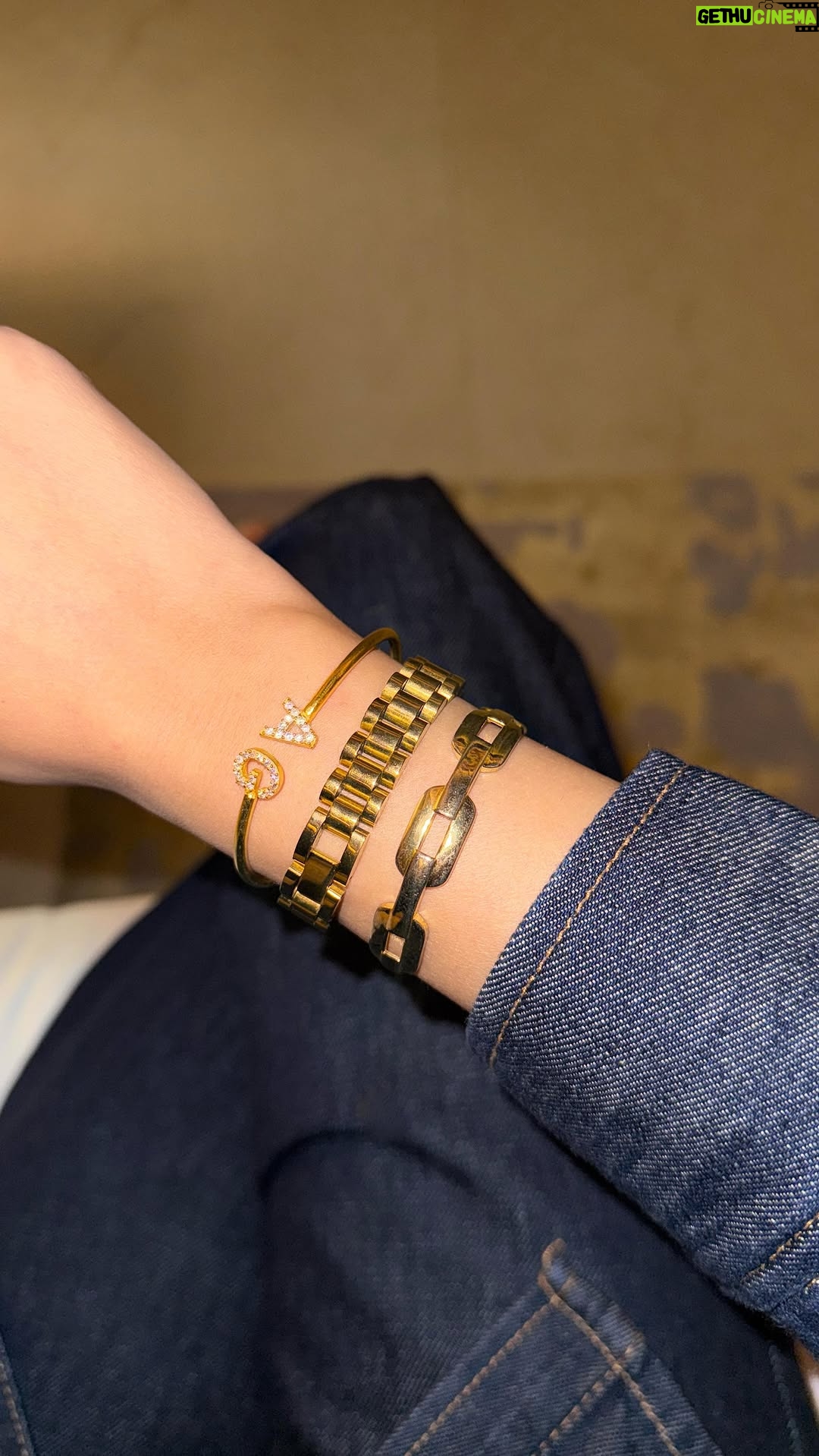 Arpita Gupta - 2.6K Likes - A quick grwm 🤍

Earrings, ring & initials custom bracelet @myrhabyrhea 
Necklace : @accessorizeindiaofficial 
Watch bracelet @amossh_in
Link bracelet @zevarking