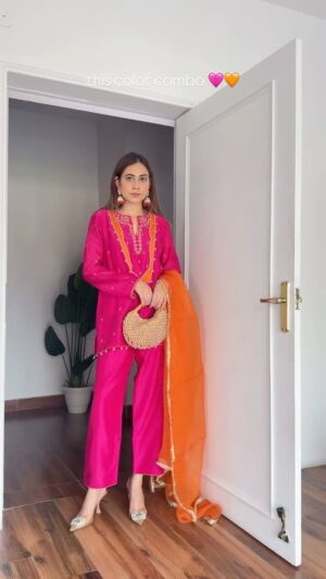 Arpita Gupta Instagram - The perfect rakhi outfit @shikha_mehta.official 🧡
Bag @atriyajaipur
Share the reel with me to get link!