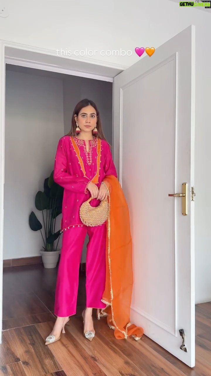 Arpita Gupta - 3.3K Likes - The perfect rakhi outfit @shikha_mehta.official 🧡
Bag @atriyajaipur

Share the reel with me to get link!