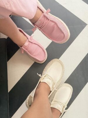 Arpita Gupta Instagram - Besties who sip together, slip into @heydude_india together💕
Available in selected @metroshoesindia and @mochishoesin stores!
#HEYDUDE