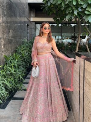 Arpita Gupta Instagram - The blush pink, the intricate embroidery — this @frontierraas lehenga is what dreams are made of. ✨
And now’s the moment — The Raas Dream End of Season Sale is live. Don’t let this one slip away!
#ad