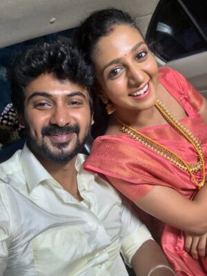 Arsha Baiju Instagram - கார்த்திக்கும் அணுவும் தங்களது புதிய வீட்டிற்கு குடி போனார்கள். அவர்கள் தான் உங்களது புதிய #Housemates.
என்னுடைய முதல் தமிழ் படமான ஹவுஸ்மேட்ஸ் இன்று திரைக்கு வருகிறது! தமிழ் திரையுலகில் இந்தப் புதிய அத்தியாயத்தைத் தொடங்குவதில் ஆவலாக இருக்கிறேன்.

Karthick and Anu have just moved in—they’re your new #housemates .My Tamil debut film Housemates hits the screens today! Excited to begin this new chapter in the Tamil film industry.
Thankyou so much @rajavel_hbk Anna♥️
@darshan_offl ♥️ @skprodoffl @playsmith_offl @southstudios_offl @kaaliactor @thevinodhini @nisharsharef @m.s.sathish_dop @rajeshmurugesanable