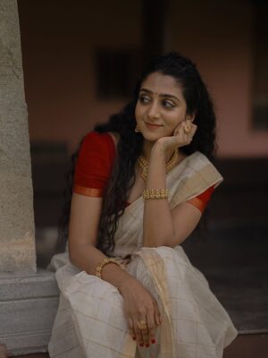 Arsha Baiju Instagram - ✨

📸 @k_a_sreerag_ 
Makeup @santhosh.vks.makeupartist 
Saree @byhand.in 
Edit @dopsinto_pod