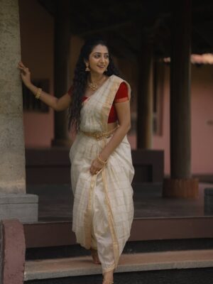 Arsha Baiju Instagram - ✨

📸 @k_a_sreerag_ 
Makeup @santhosh.vks.makeupartist 
Saree @byhand.in 
Edit @dopsinto_pod