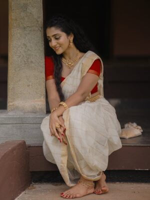 Arsha Baiju Instagram - ✨

📸 @k_a_sreerag_ 
Makeup @santhosh.vks.makeupartist 
Saree @byhand.in 
Edit @dopsinto_pod