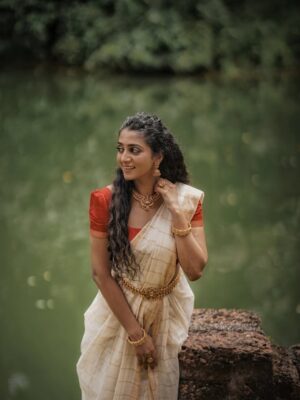 Arsha Baiju Instagram - ✨

📸 @k_a_sreerag_ 
Makeup @santhosh.vks.makeupartist 
Saree @byhand.in 
Edit @dopsinto_pod