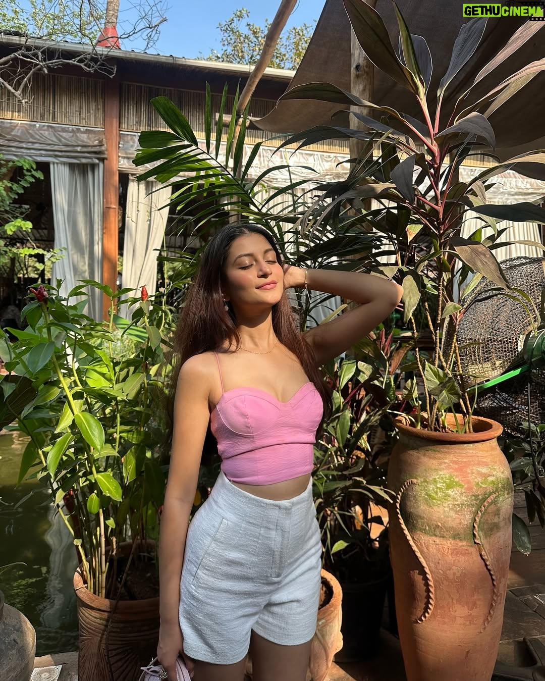 Arshina Sumbul - 3.2K Likes - Gimme that sunshine!!☀️☀️
.
.
.
.
#ootd #goadiaries #ootdideas #chaiandsunshine