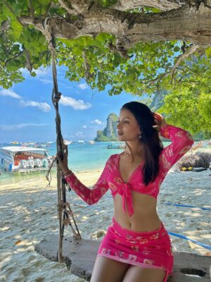 Arshina Sumbul Instagram - How many vacation pics are too many vacation pics??🤔🐚🌊