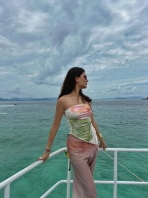 Arshina Sumbul Instagram - Ocean breeze🤍🌊🐚