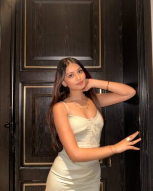 Arshina Sumbul Instagram - I don’t call nobody but you
My one and only💖
.
.
.
.
.
#postoftheday #trending #foryoupage #explorepage #ootn #ootdfashion