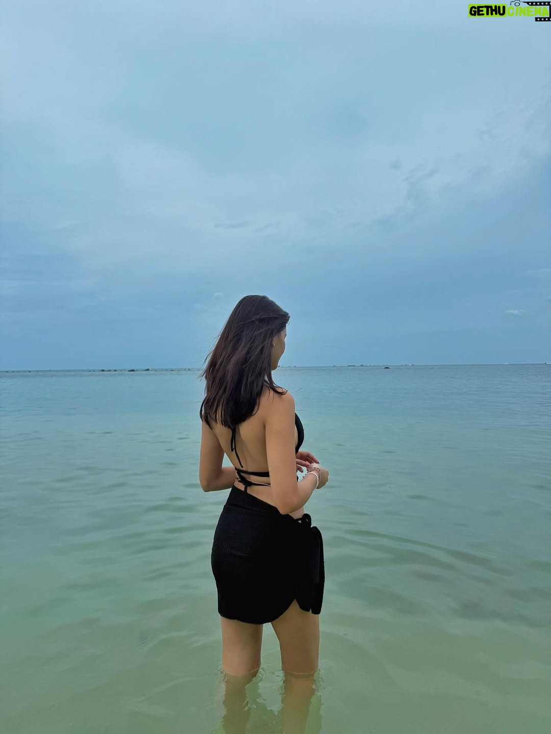 Arshina Sumbul - 3.7K Likes - Summertime sadness???🌊☀️
.
.
.
.
.
.
#trending #thailandbeaches #beachootd #beachdays #travelgram #explorepage