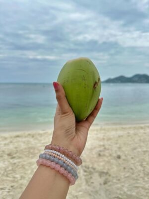 Arshina Sumbul Instagram - The last picture was my actual trip7️⃣1️⃣1️⃣🏪
.
.
.
.
.
#ootd #beachlife #thailandtravel #711thailand #seveneleven #sunday #trending