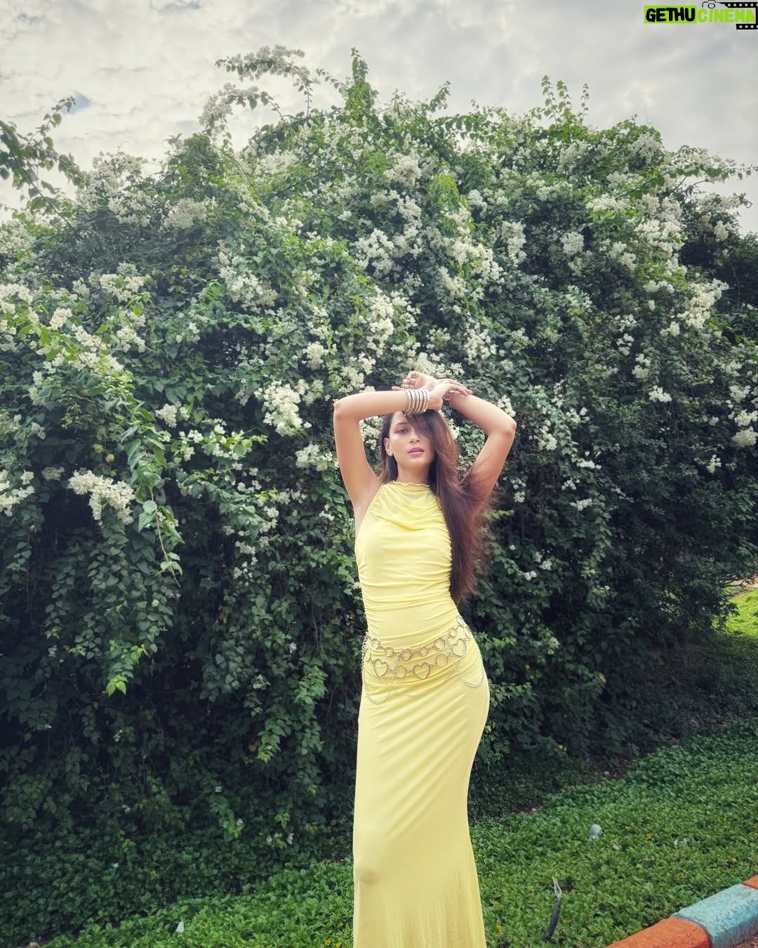 Arshina Sumbul - 4.1K Likes - Camera roll📽️
.
.
.
#ad #savana #savanasquad @savana