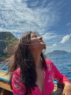 Arshina Sumbul Instagram - Core memories🪸🌊
.
.
.
.
.
#travel #traveldestination #phiphiislands #thailandtraveltips #thailandtravel #ootd #beachootd #trending