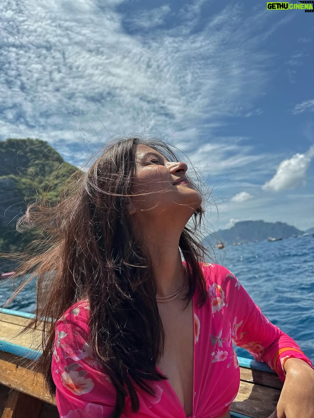 Arshina Sumbul - 18.4K Likes - Core memories🪸🌊
.
.
.
.
.
#travel #traveldestination #phiphiislands #thailandtraveltips #thailandtravel #ootd #beachootd #trending