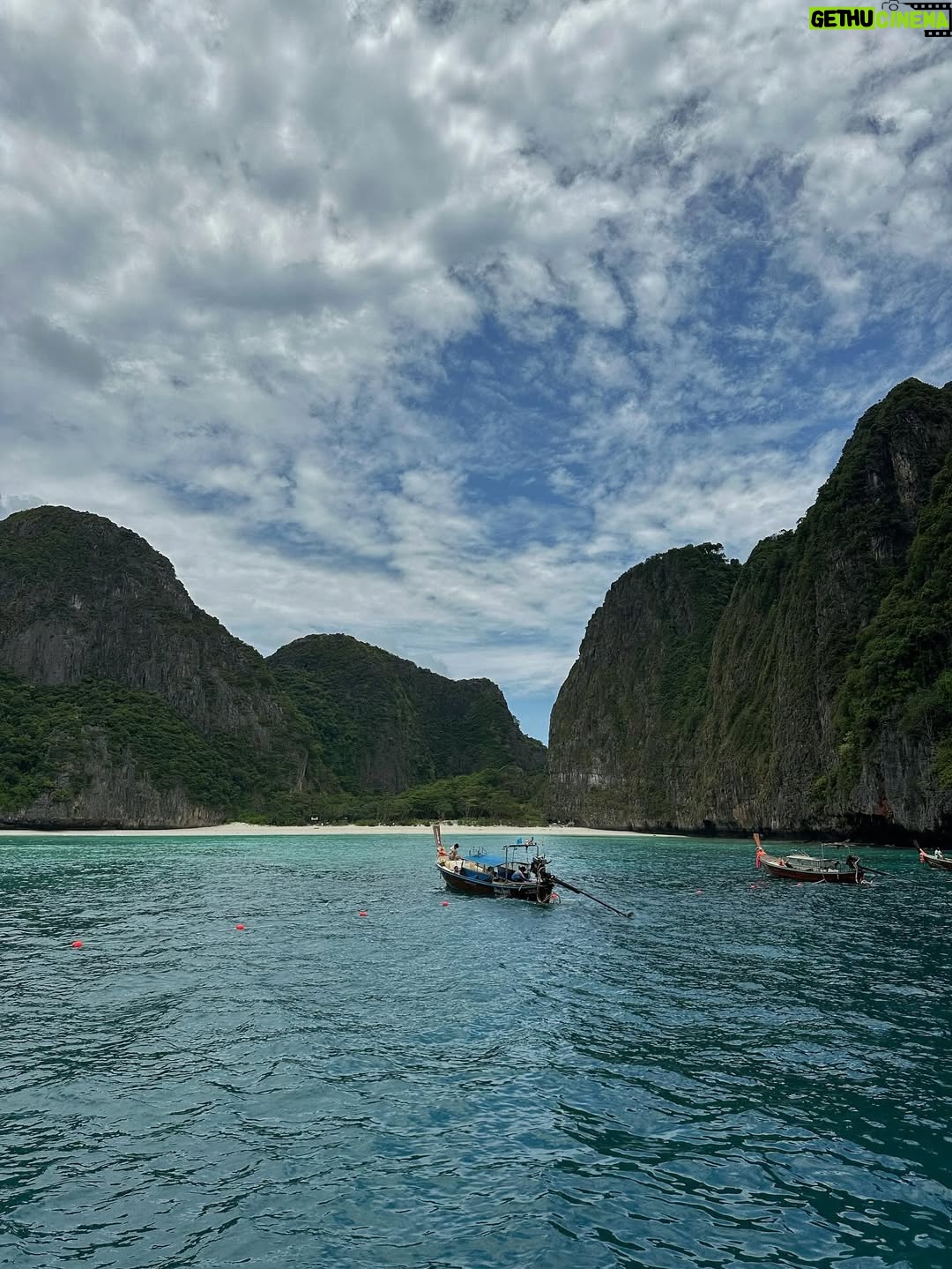 Arshina Sumbul - 18.4K Likes - Core memories🪸🌊
.
.
.
.
.
#travel #traveldestination #phiphiislands #thailandtraveltips #thailandtravel #ootd #beachootd #trending