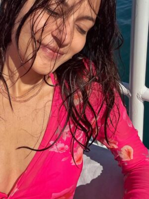 Arshina Sumbul Instagram - Core memories🪸🌊
.
.
.
.
.
#travel #traveldestination #phiphiislands #thailandtraveltips #thailandtravel #ootd #beachootd #trending