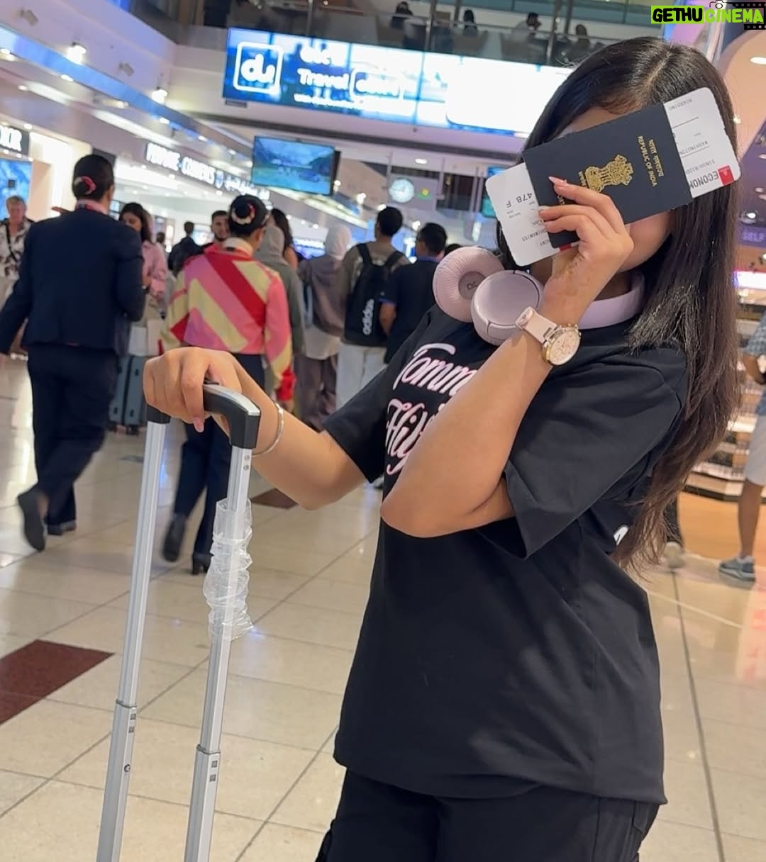 Arshriddh - 10.7K Likes - Airport look 😎😍😜 
Comment ur favourite pic with ❤️!!!!
