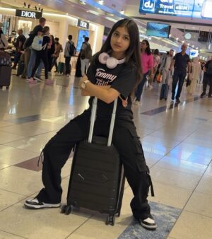 Arshriddh Instagram - Airport look 😎😍😜 
Comment ur favourite pic with ❤️!!!!