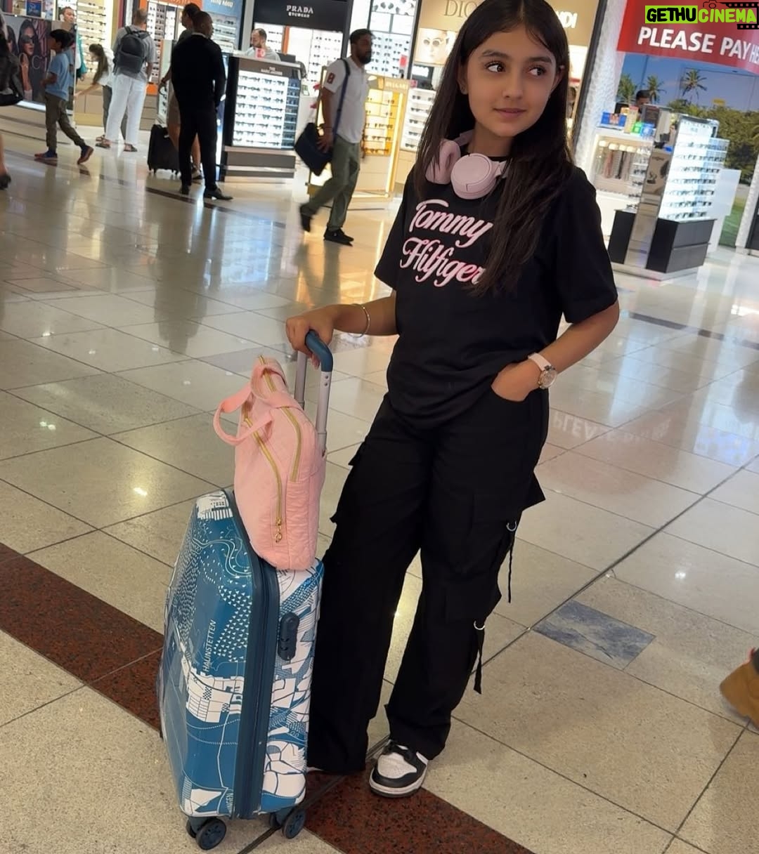Arshriddh - 10.7K Likes - Airport look 😎😍😜 
Comment ur favourite pic with ❤️!!!!
