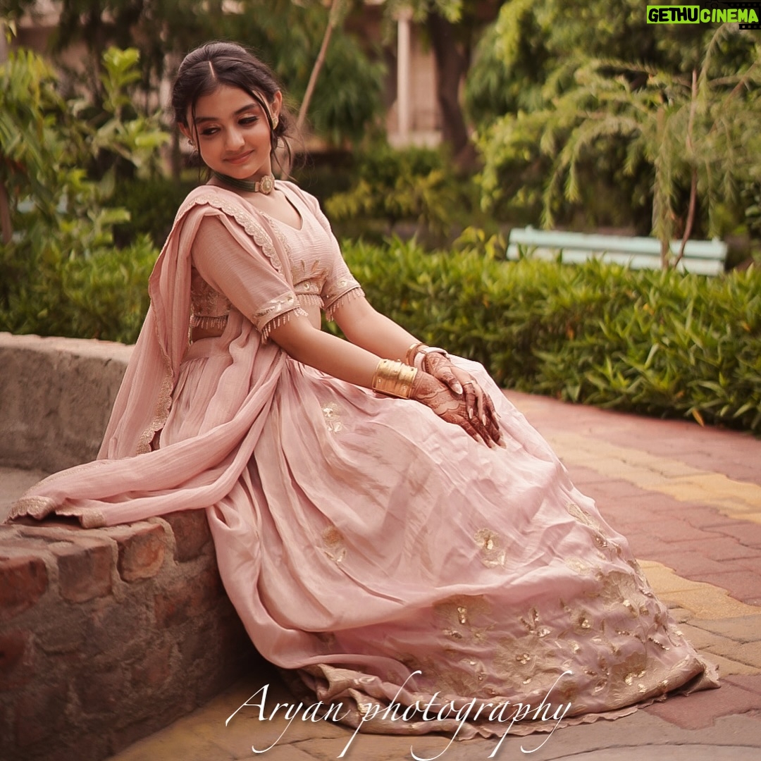Arshriddh - 10.7K Likes - It was a task to choose these pictures 🥹❤️
I loved them all so much ☺️🥰💄

Comment ur favorite picture❤️🧿