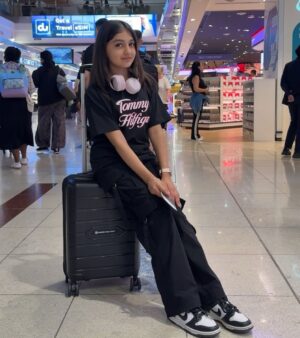 Arshriddh Instagram - Airport look 😎😍😜 
Comment ur favourite pic with ❤️!!!!
