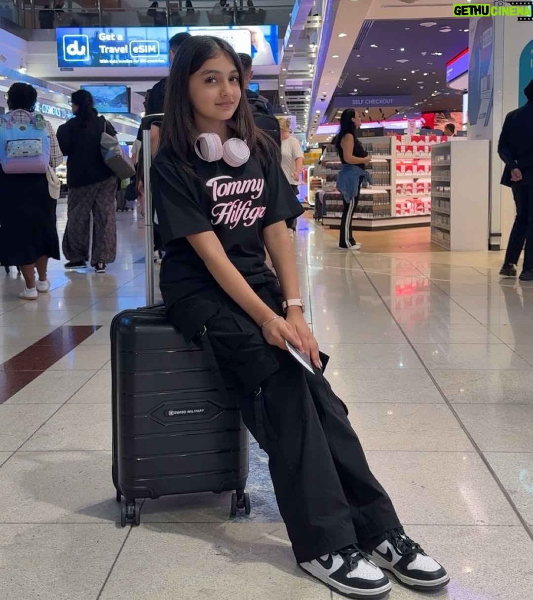 Arshriddh - 10.7K Likes - Airport look 😎😍😜 
Comment ur favourite pic with ❤️!!!!