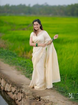 Arthana Binu Instagram - Onam Vibe 🌸🌼
.
.
Costume: @ajs_attires 
MUAH :  @srishtimakeoverhub 
Accessories : @srishti_jewellery_hub 
Photography: @mojo_click