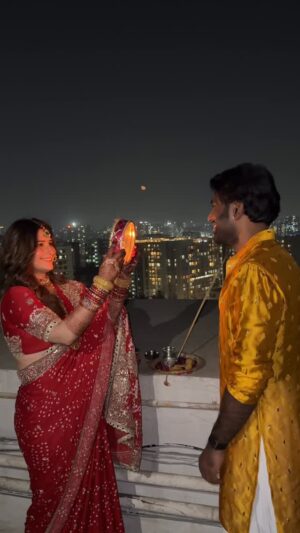 Arti Singh Instagram - Happy karwachauth ❤️
Beautiful saree @panna.in