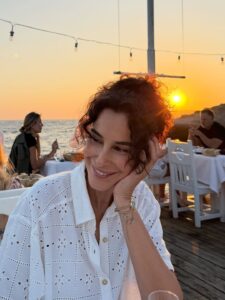 Actress Arzum Onan HD Photos and Wallpapers August 2025