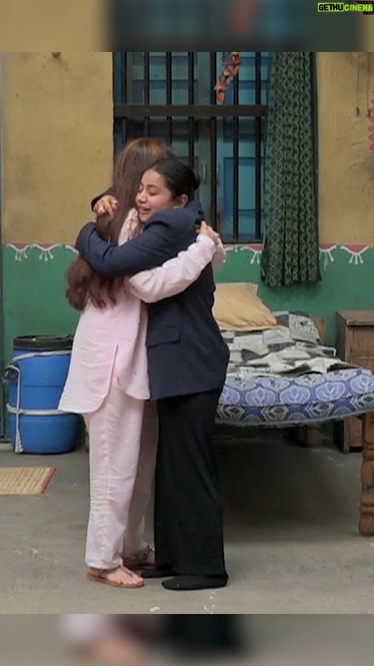 Asfi Javed - 60K Likes - Those hugs said everything! ❤️ When you think only your sister is coming, and your mom walks in too!! That feeling cannot be put into words! 🥰 

Watch Dolly in @chhoriyanchaligaon_onzeetv_ every night at 10 PM only on @zeetv, @zee5 and now on @andtvofficial

#chhoriyaanchaligaon #chhoriyanchaligaononzeetv #DollyChaliGaon