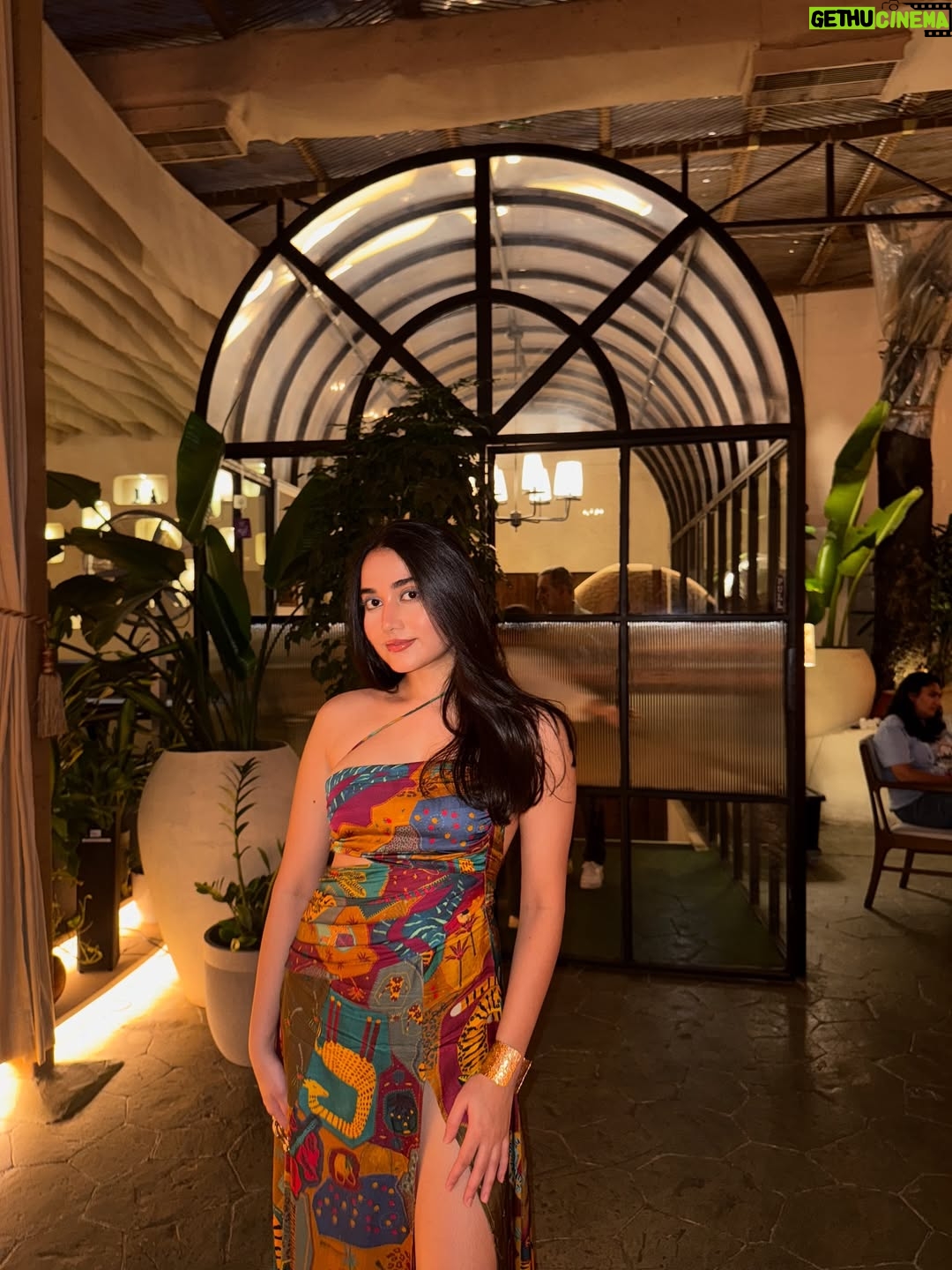 Asfi Javed - 10.3K Likes - 🧩

Wearing - @aniclothing.in