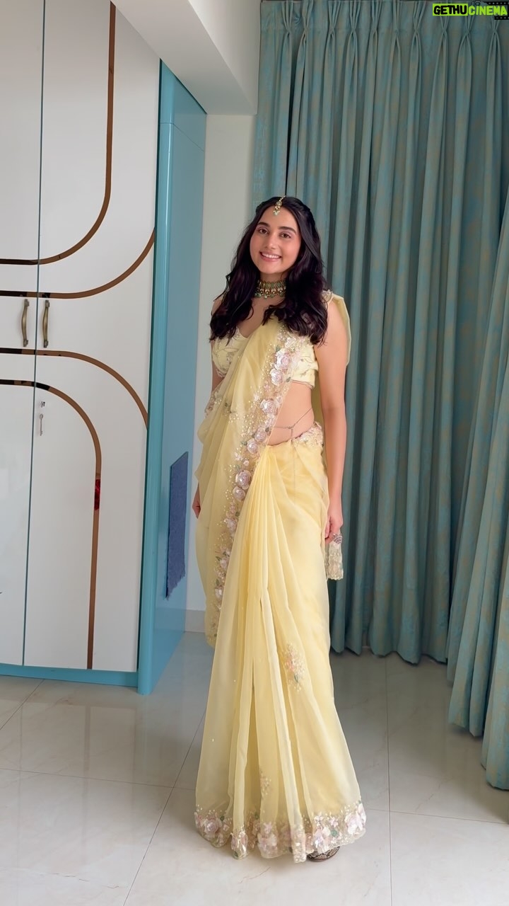 Asfi Javed - 5.1K Likes - Episode 2: Serving looks, not just attending weddings 💛

Wearing - @bombayselections_

[ wedding season, sarees, ethnic outfits, weddings ]