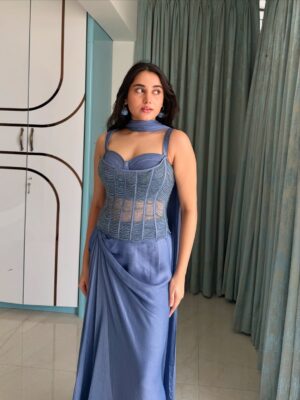 Asfi Javed Instagram - 🪭

wearing - @evabledesigns