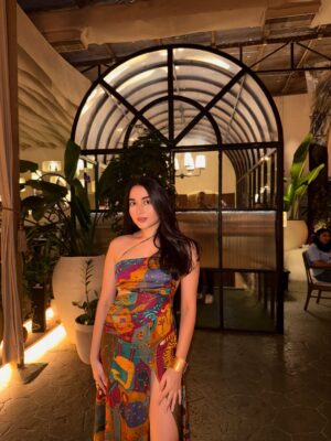 Asfi Javed Instagram - 🧩
Wearing - @aniclothing.in