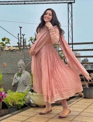 Asha Negi Instagram - Maaeriiiiiiiii…. after five modaks down!🥟
.
@mishriya_jewels 
@kashmi.in 
@houseofvittiindia