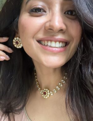 Asha Negi Instagram - Maaeriiiiiiiii…. after five modaks down!🥟
.
@mishriya_jewels 
@kashmi.in 
@houseofvittiindia
