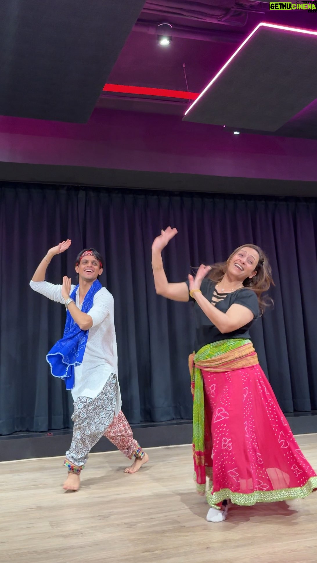 Ashita Dhawan - 3.6K Likes - A part of my heart is still in the Sawariyo workshop of @heetsamani ❤️🤍

Yeh magic piece attempt nahi kiya toh kya kiya☺️
.
{dance firstlove dancing passion need want Ashita Heet Sawariyo Krishna Bhagwan}