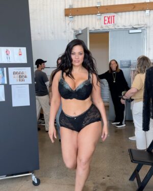 Ashley Graham Instagram - a little bit mooore @victoriassecret