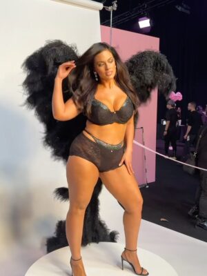 Ashley Graham Instagram - THAT WAS SO MUCH FUN!!!! thank you @victoriassecret for having me 🪽💕 it means to much to me that I get to represent the curvy girls on your runway